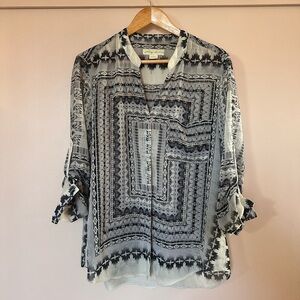 Staring at Stars Black and Ivory Geo-Print V-Neck Blouse